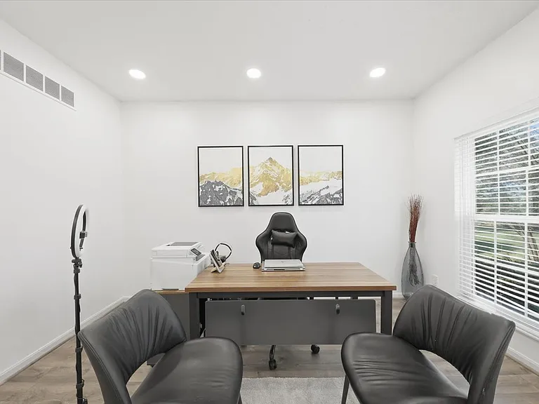 5920 Thornberry Ct — Photo 8