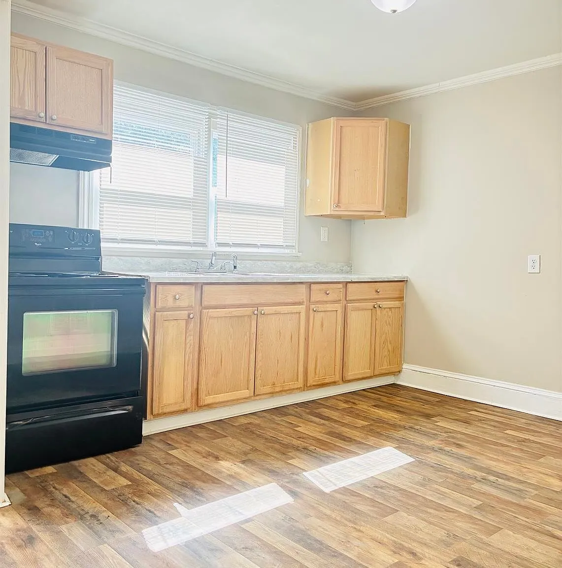 1030 Caldwell St — Photo 4