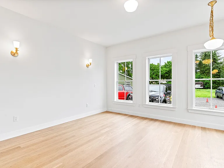 55 Weston Ave — Photo 19