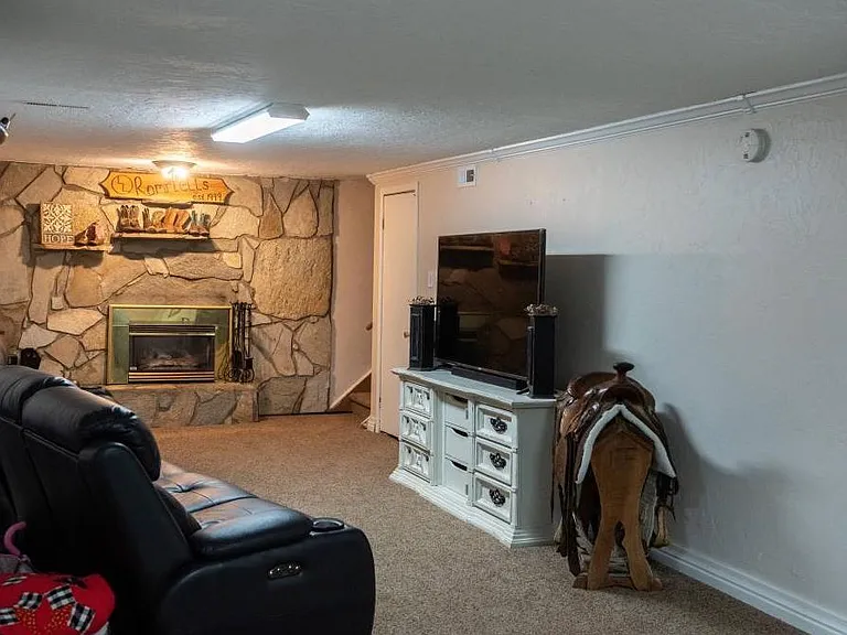 579 Shamrock Dr — Photo 19