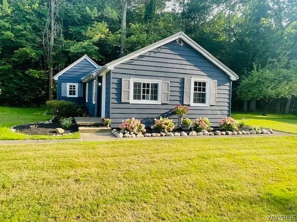 9744 Lenox St, Angola, NY 14006