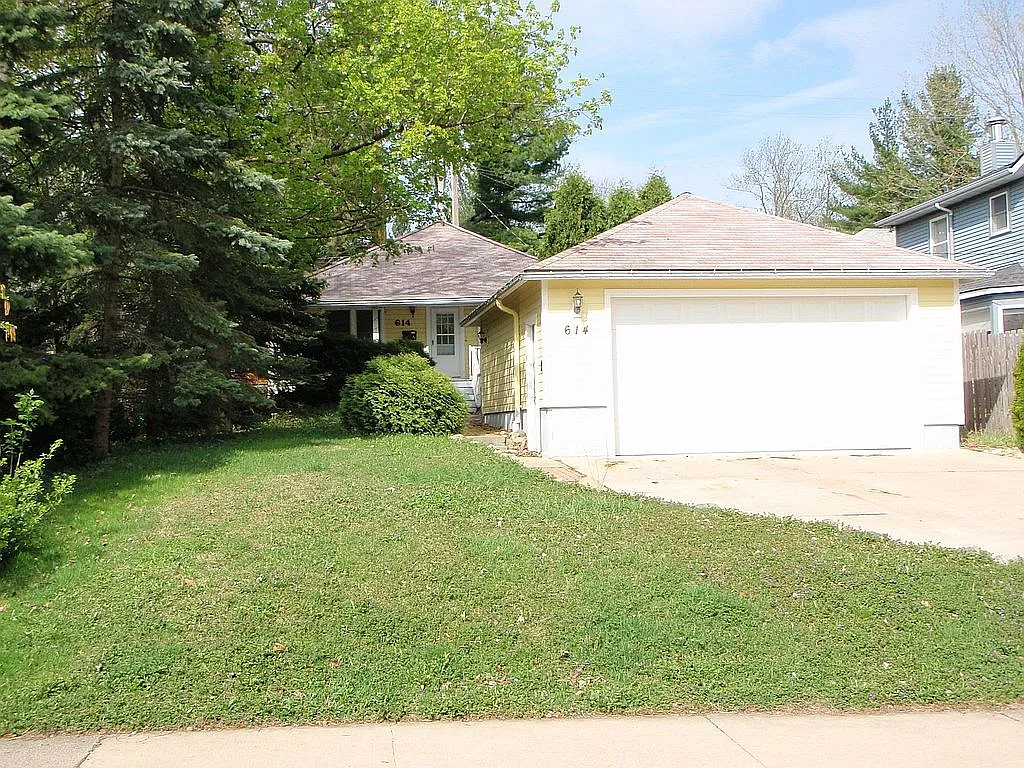 614 Eberwhite Blvd photo 1