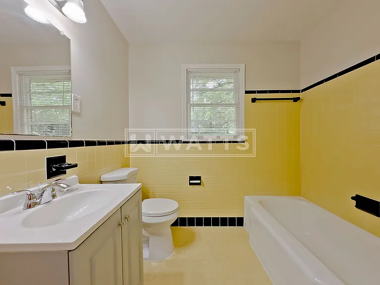 2324 3rd St NE — Photo 15