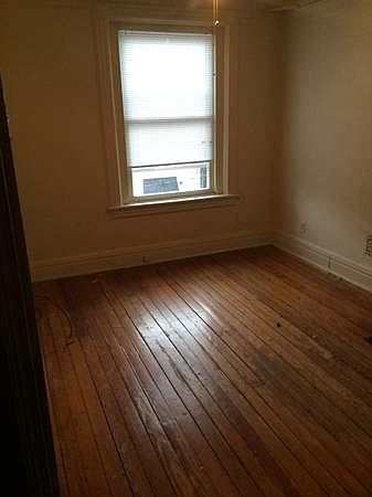 1st image of 916 W Grace St