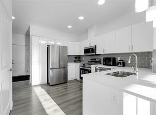 2710 66th St SW, Edmonton, AB T6X 1A3