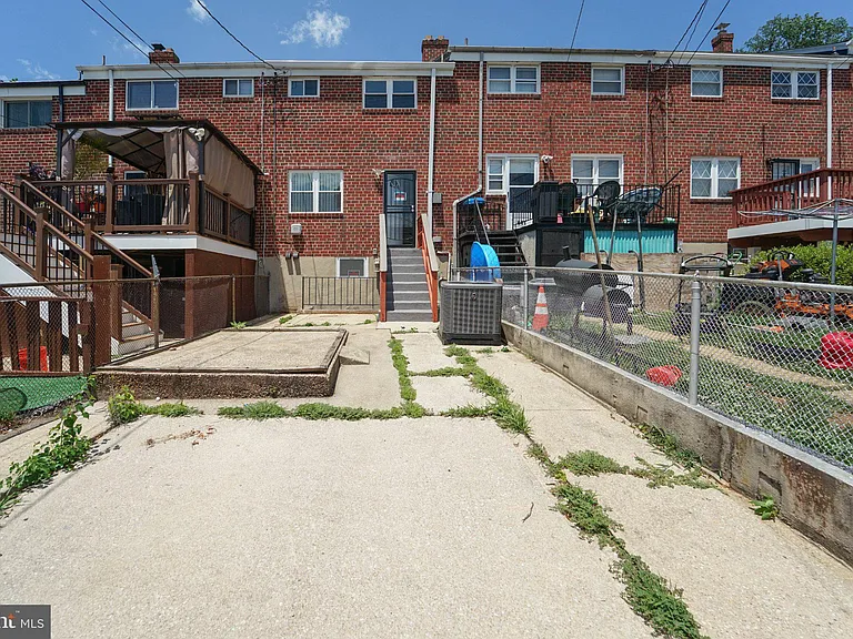 643 S Wickham Rd — Photo 3