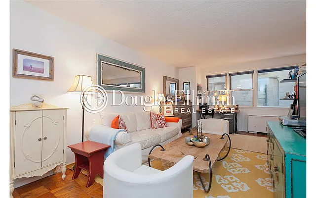 Rented by Douglas Elliman | media 37