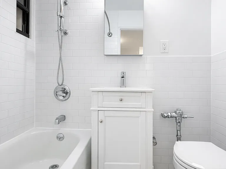 217 E 89th St #2B — Photo 4