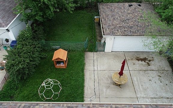4th image of 9025 Sproat Ave