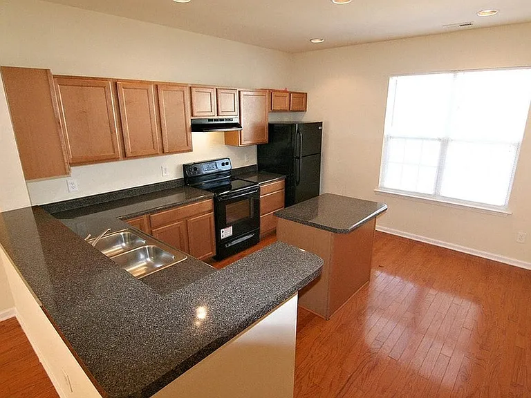 143 Dove Cottage Ln — Photo 4