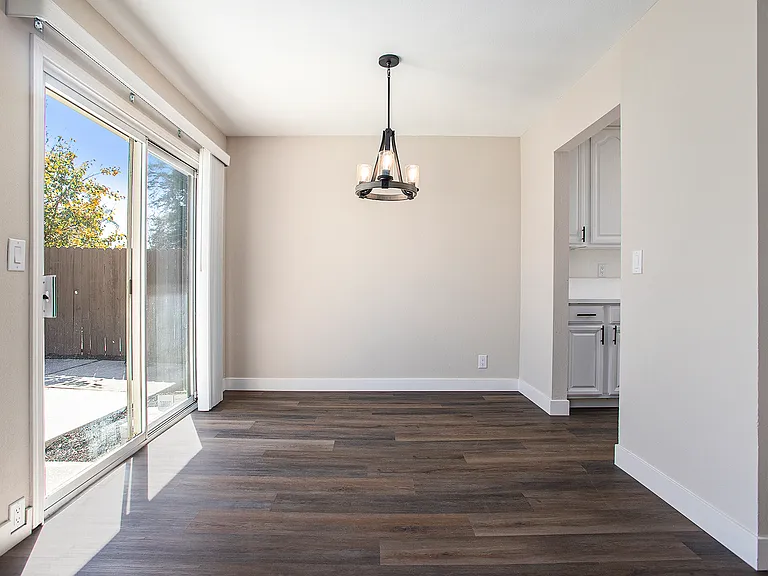 7196 Tamarack Dr — Photo 12