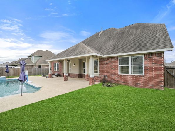 14031 Hawthorne Cir, Mont Belvieu, TX 77523