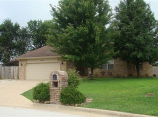 5329 S Hutchinson Ct, Battlefield, MO 65619