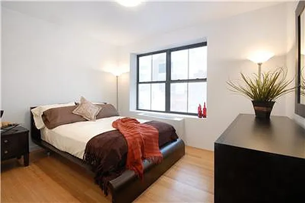 Sold by Warburg | media 7