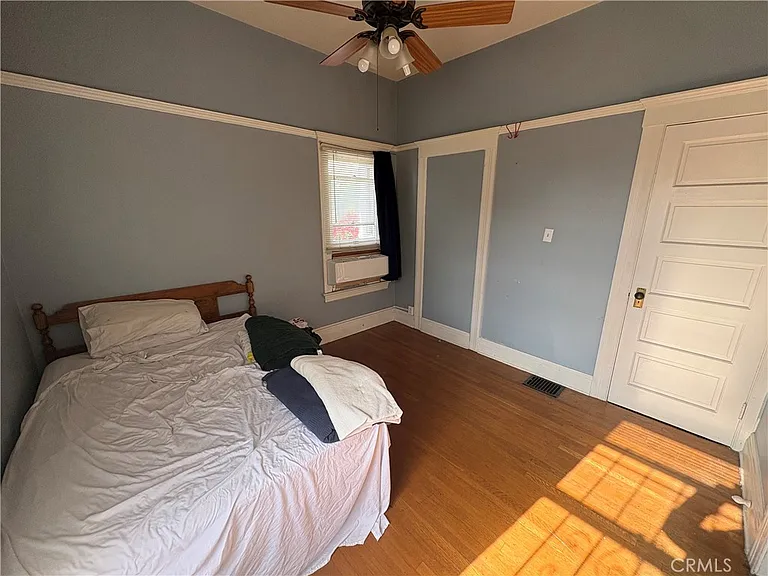 2713 S La Salle Ave — Photo 9