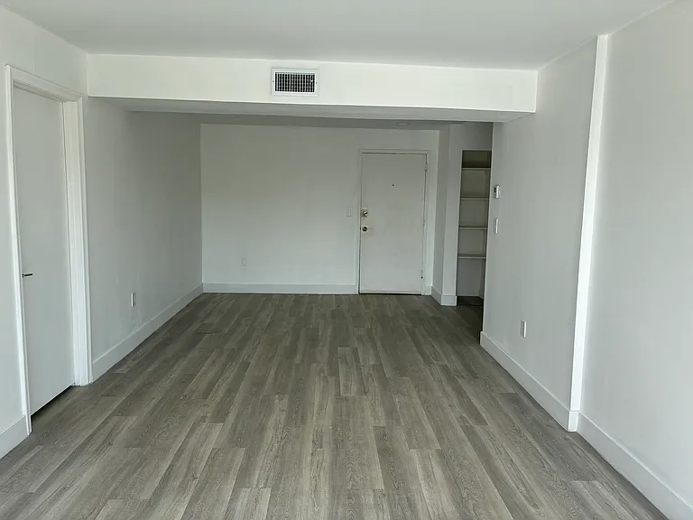 17051 NE 35th Ave #207 — Photo 1