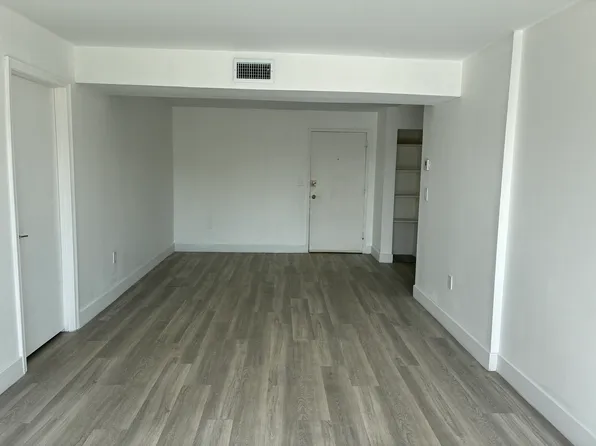 17051 NE 35th Ave APT 207, North Miami Beach, FL 33160