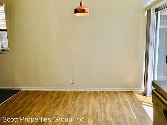 5th image of 812 Westmount Dr APT 12