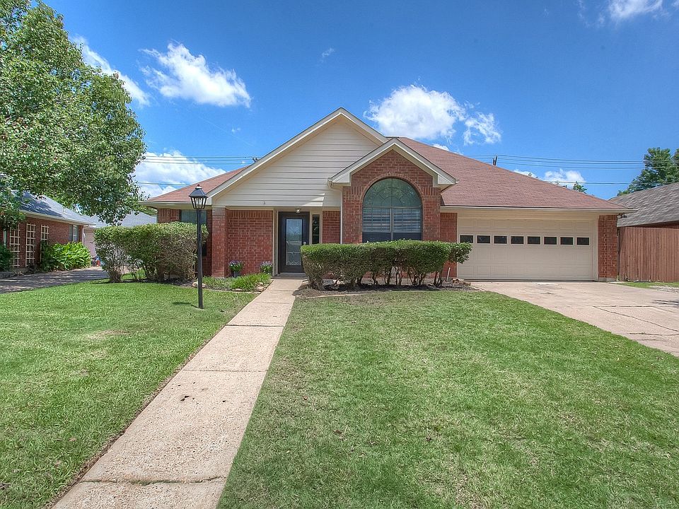 1st image of 2748 Wentworth Dr