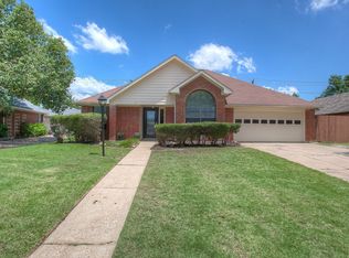 2748 Wentworth Dr, Grand Prairie, TX 75052