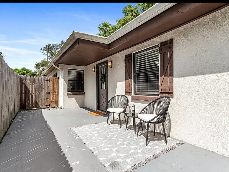 1010 E Knollwood St — Photo 8