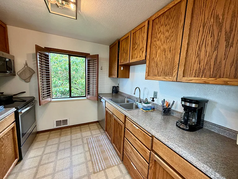 740 N 32nd St #6 — Photo 15