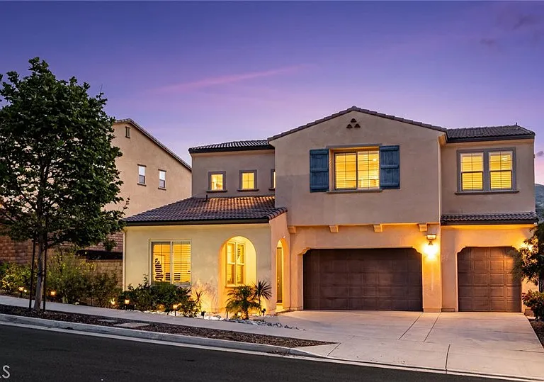 2413 Sierra Bella Dr — Photo 2