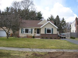 927 S Grosvenor Rd, Rochester, NY 14618