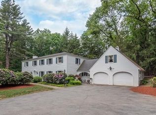 27 Coachmans Ln, North Andover, MA 01845