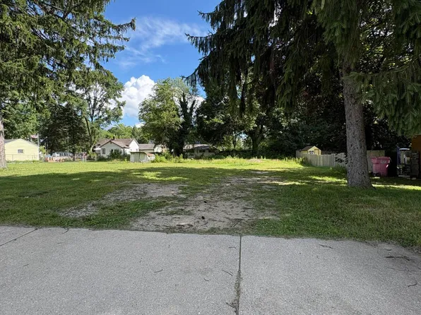 276 E Center St, Coloma, MI 49038