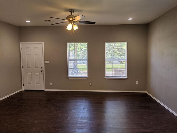 Living Room (Photo 1)