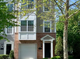 73 Maler Ln, Patchogue, NY 11772