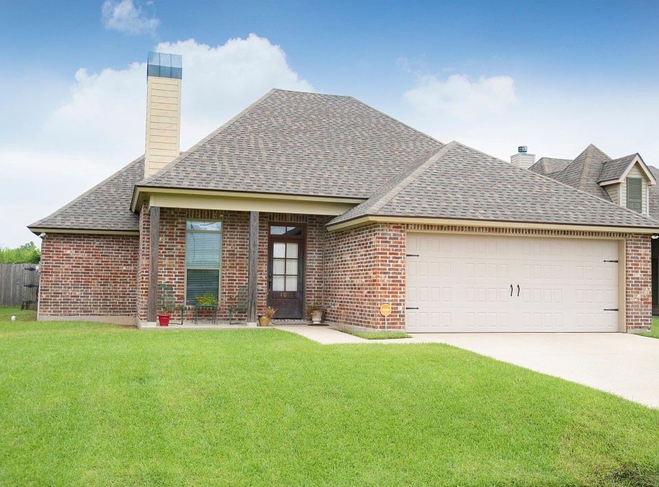 1st image of 401 Camelot Hill Dr