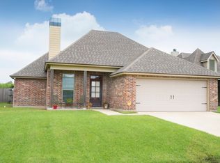 401 Camelot Hill Dr, Youngsville, LA 70592