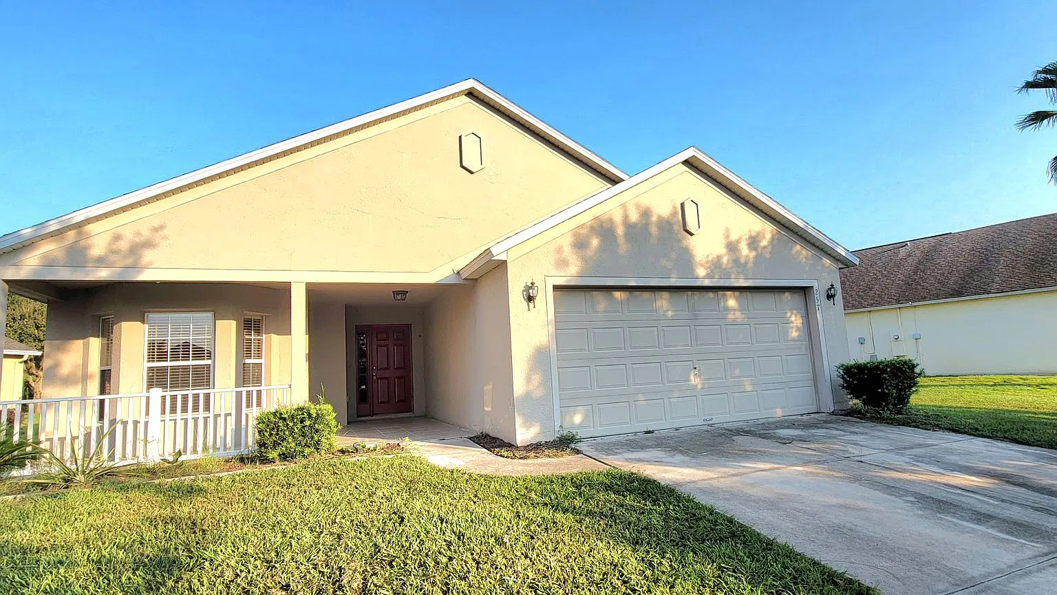 3 bed, 2.0 bath, 1636 sqft, $2,000 — Photo 1