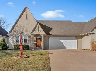 2724 Chipperfield Rd, Lawrence, KS 66047