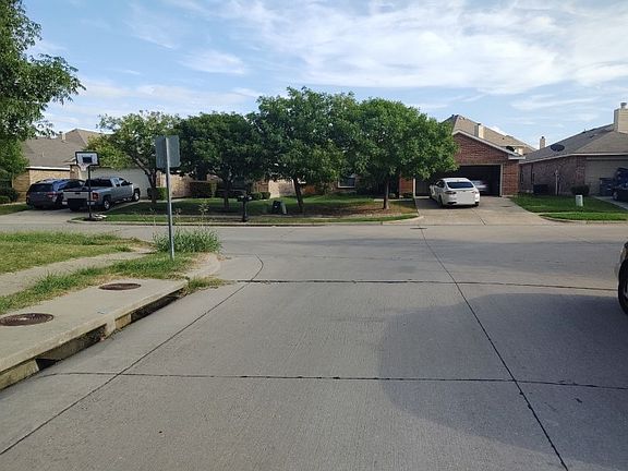 4th image of 2001 Meadow Park Dr