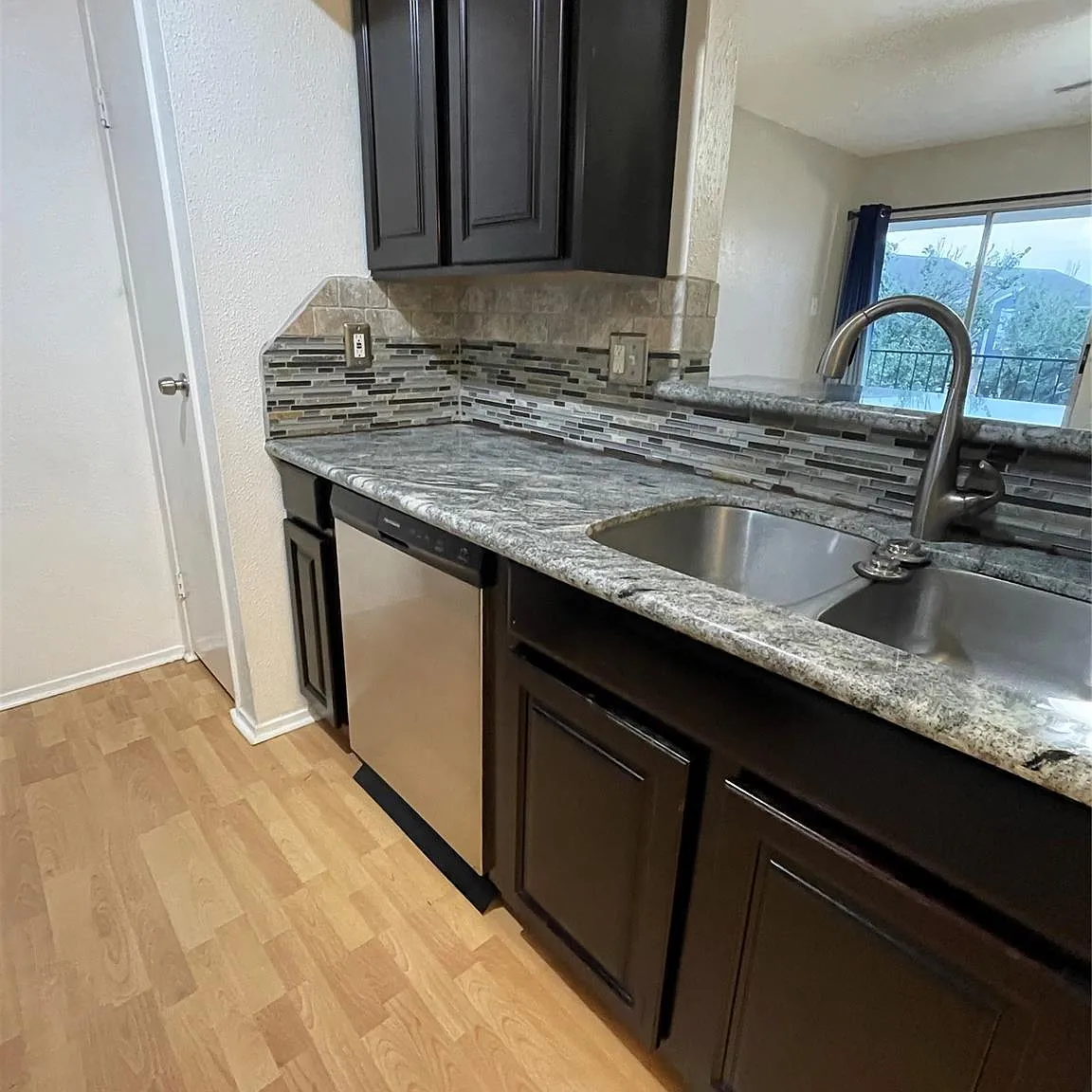2 bed, 2.0 bath, 864 sqft, $1,400 — Photo 2