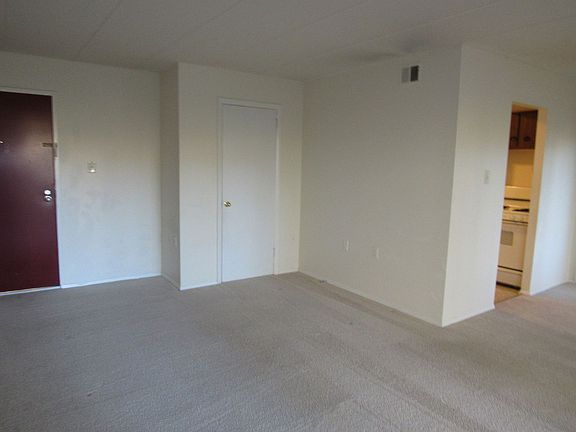 3rd image of 125 Clubhouse Dr SW Unit 5