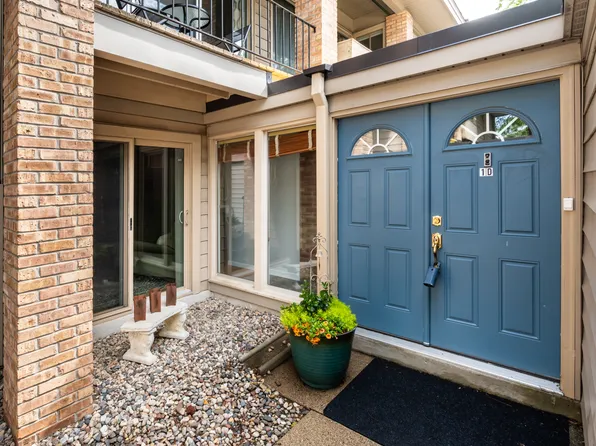 6308 Barrie Rd APT 1D, Edina, MN 55435
