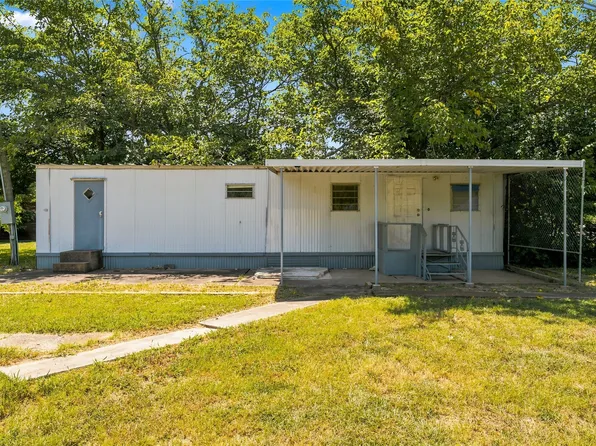 413 S Brazos St, Whitney, TX 76692