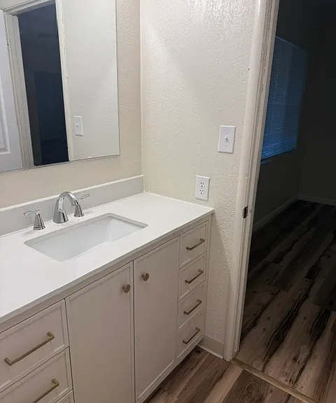 211 W 1st Ave #C — Photo 21