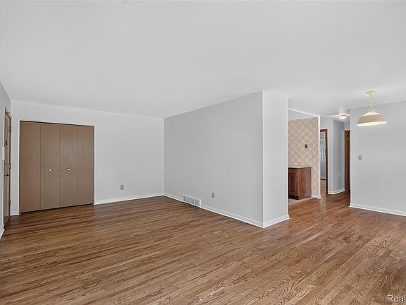 4th image of 1225 Derby Rd APT 3