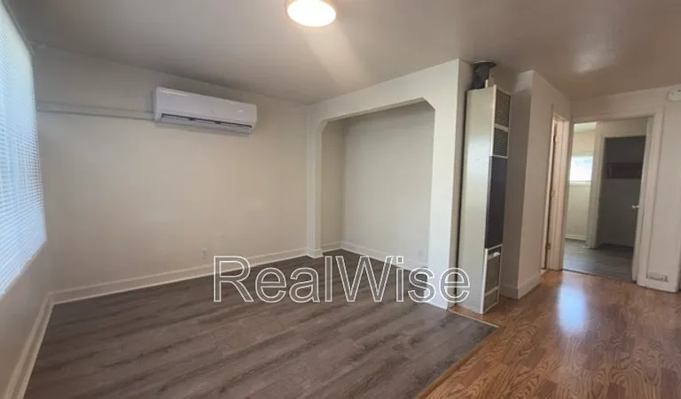 205 S Pine St — Photo 5