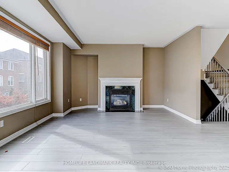 189 Leitchcroft Cres #UPPER — Photo 13