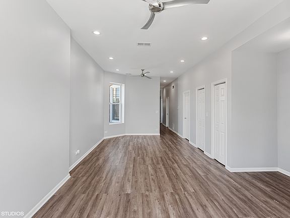3rd image of 3917 S Calumet Ave #1