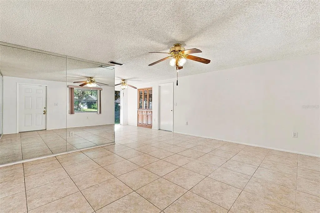 3 bed, 2.0 bath, 1212 sqft, $2,400 — Photo 3