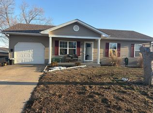 904 Trojan Cir, Troy, MO 63379