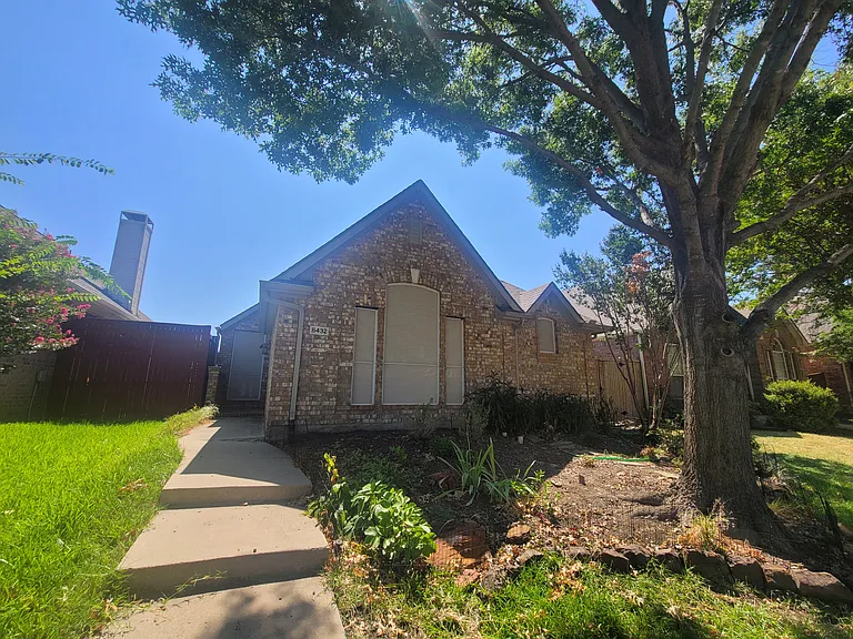 8432 Grand Canyon Dr — Photo 1