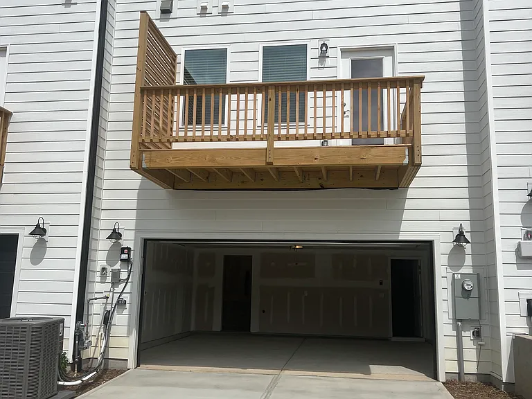 1474 Hasse Ave — Photo 4